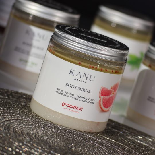 Exfoliant corporal cu grapefruit și merișor - Kanu