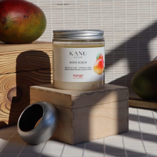 Exfoliant corporal cu mango și gălbenele - Kanu